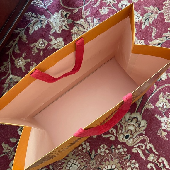 Louis Vuitton large shopping bag new size  19x16x9 inches - Picture 7 of 7